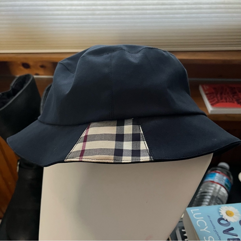 Burberry Bucket Hat XL no flaws